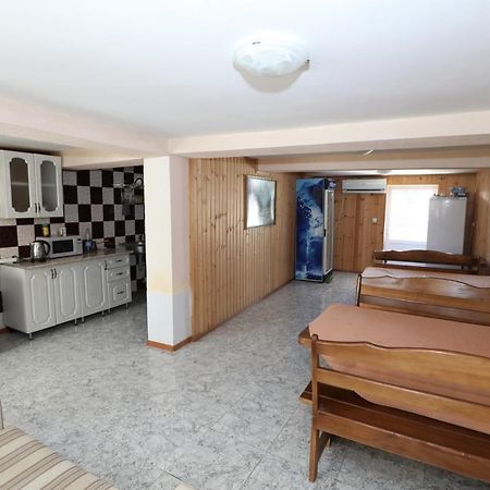 Rozalin Guest House กูเดาทา ภายนอก รูปภาพ