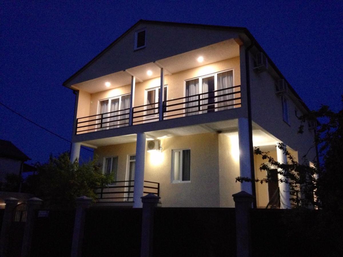 Rozalin Guest House กูเดาทา ภายนอก รูปภาพ
