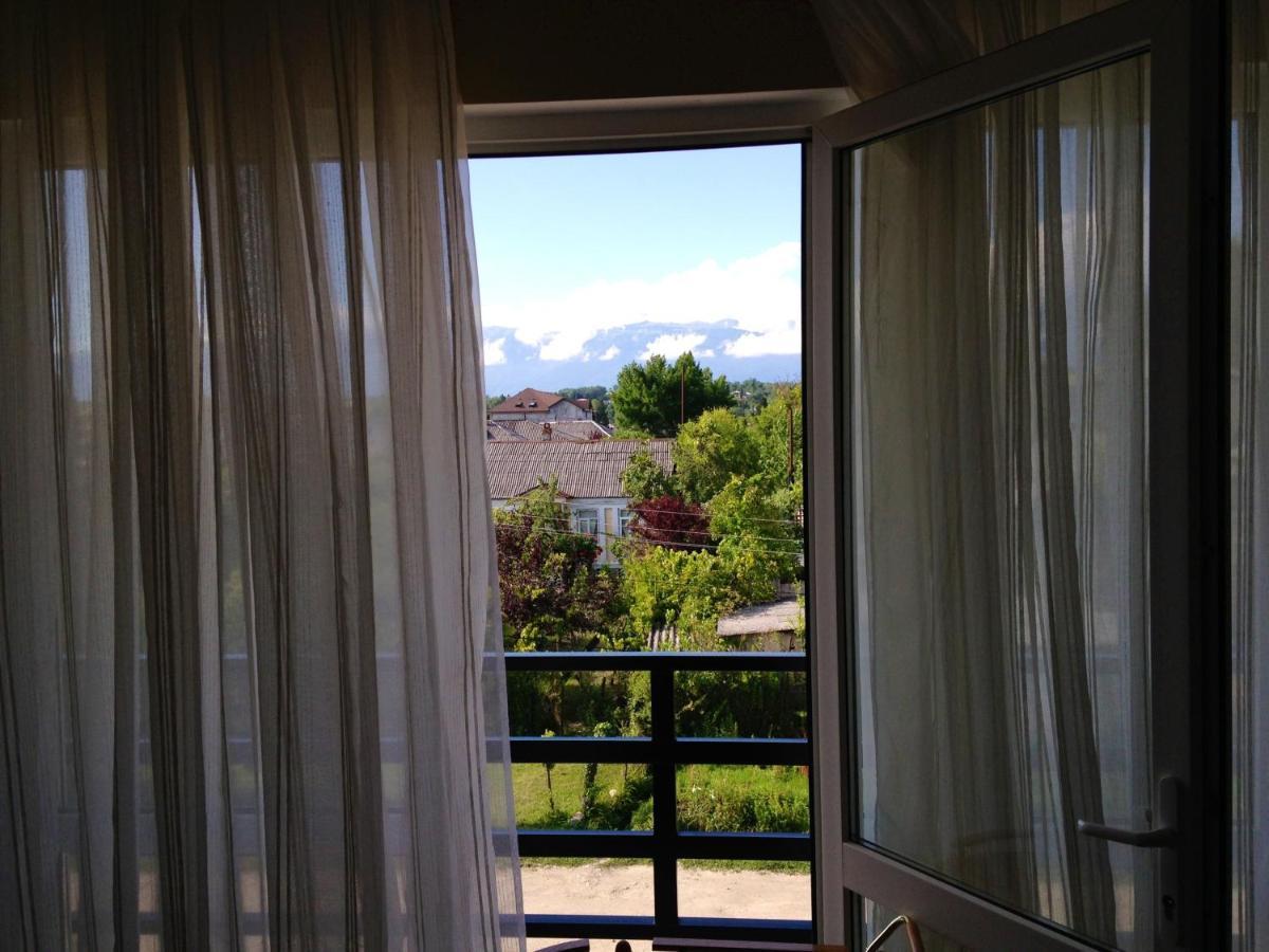 Rozalin Guest House กูเดาทา ภายนอก รูปภาพ