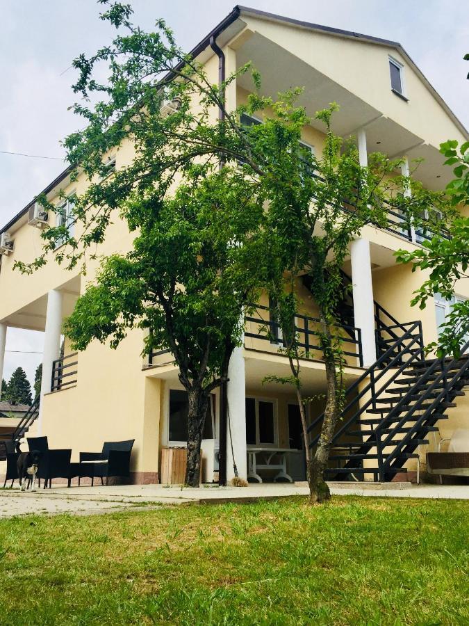 Rozalin Guest House กูเดาทา ภายนอก รูปภาพ