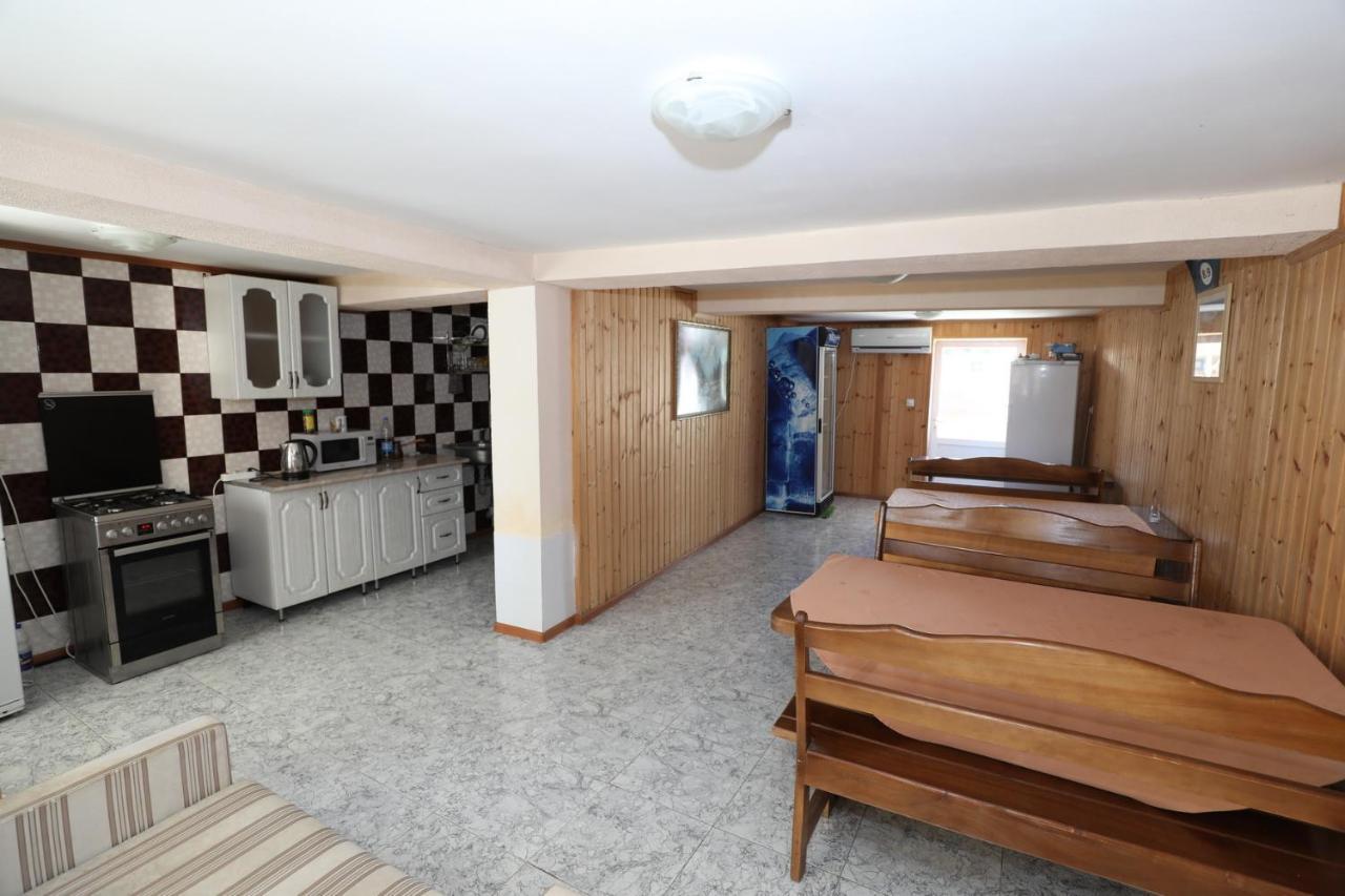 Rozalin Guest House กูเดาทา ภายนอก รูปภาพ
