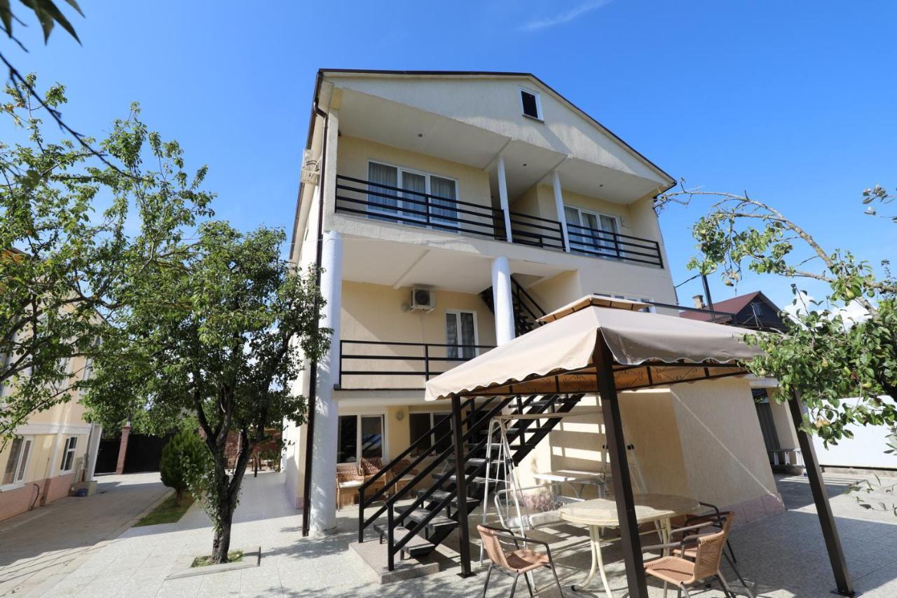 Rozalin Guest House กูเดาทา ภายนอก รูปภาพ